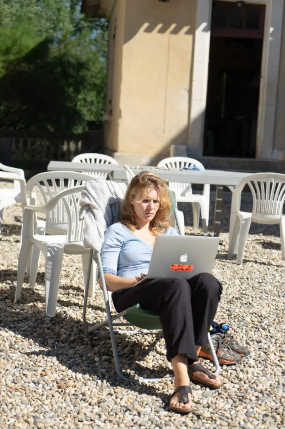 Pro šešėlius — résidence — septembre 2024 — Mézin, Nouvelle-aquitaine, France — avec Aiste Marija Stankevičiūtė, Amentia Siard Brochard, Arslane Smirnov, Faustine Duval… — photo 4 sur 49 — Distance Press