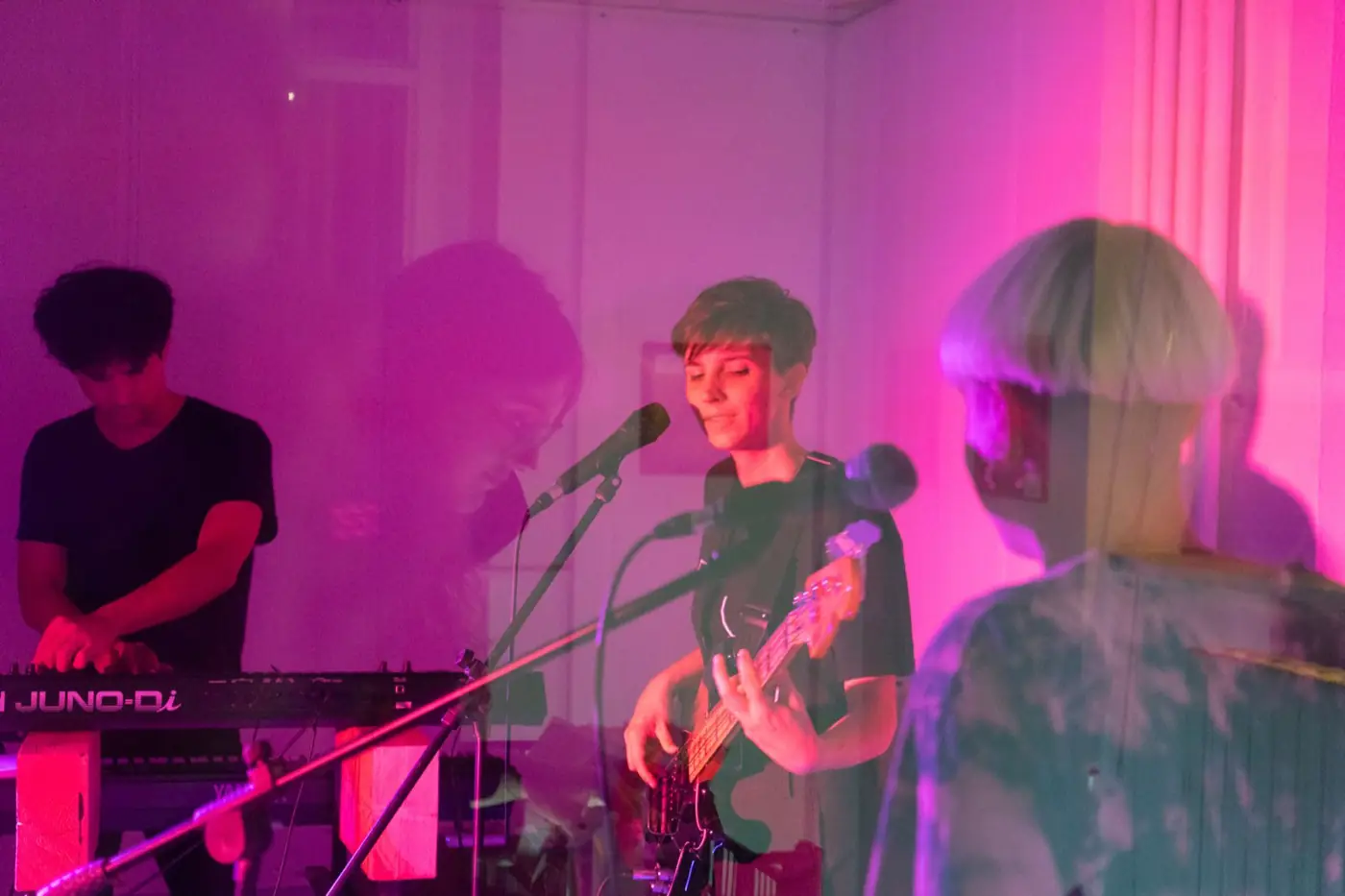 More than nowhere – Soirée de sortie — événement — 13-14 septembre 2025 — Paris, France — avec Alanas Gurinas & Sholto Dobie, Gaston Pelouse, Générique mardi et Yippie's quest, Jenya Kukoverov… — photo 8 sur 23 — Distance Press