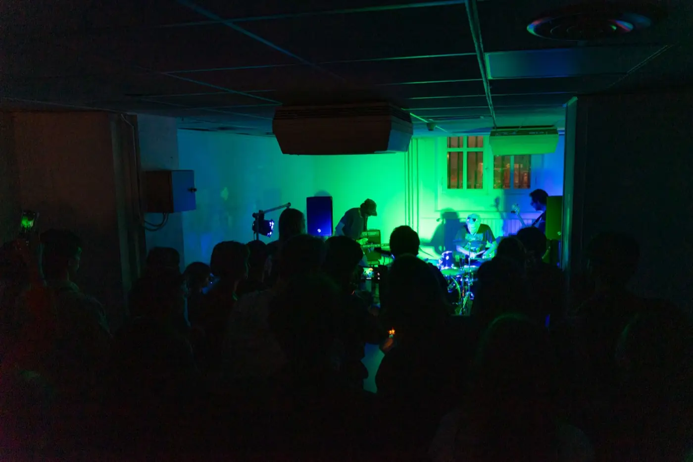 More than nowhere – Soirée de sortie — événement — 13-14 septembre 2025 — Paris, France — avec Alanas Gurinas & Sholto Dobie, Gaston Pelouse, Générique mardi et Yippie's quest, Jenya Kukoverov… — photo 10 sur 23 — Distance Press