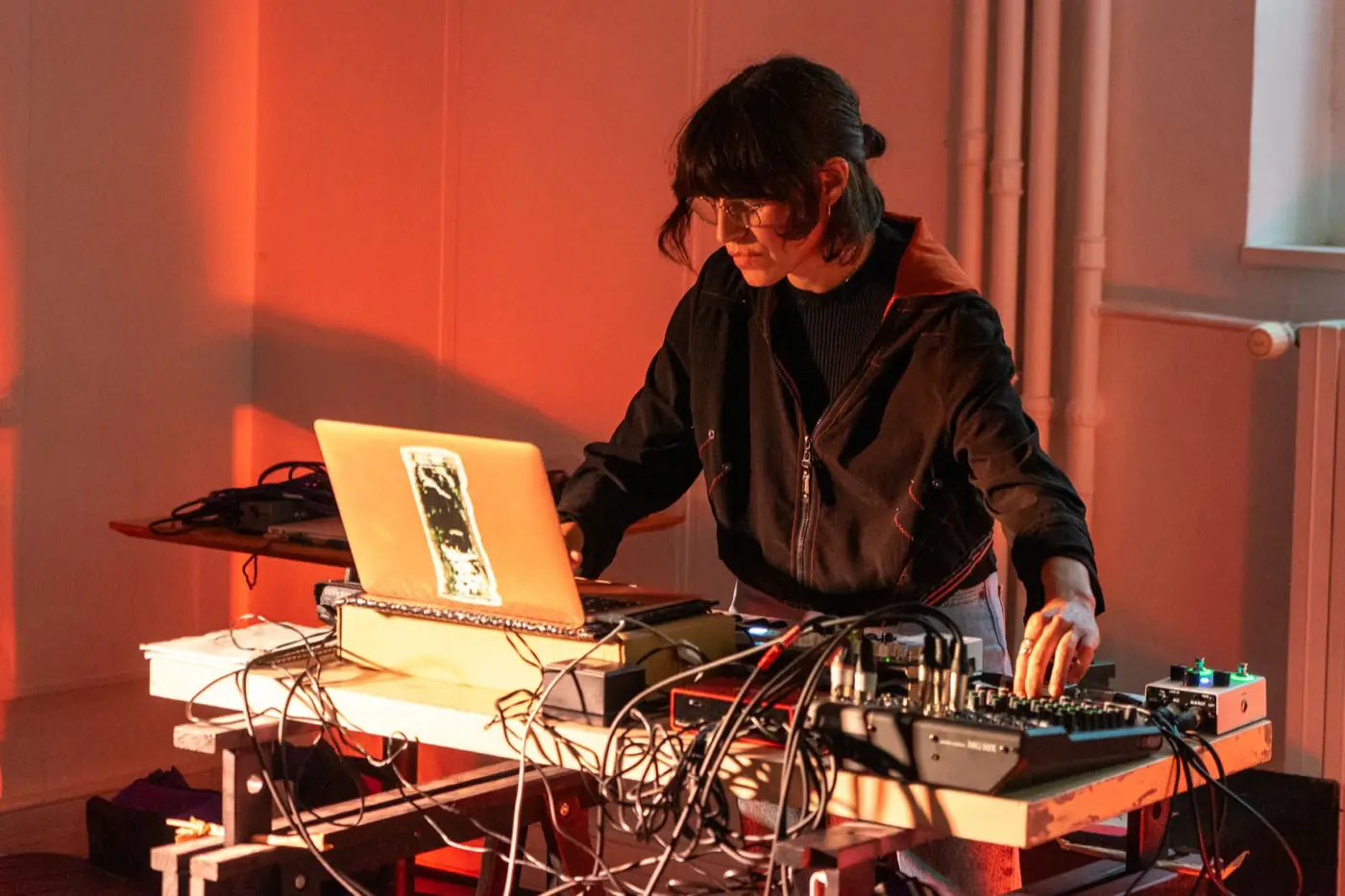 More than nowhere – Soirée de sortie — événement — 13-14 septembre 2025 — Paris, France — avec Alanas Gurinas & Sholto Dobie, Gaston Pelouse, Générique mardi et Yippie's quest, Jenya Kukoverov… — photo 21 sur 23 — Distance Press