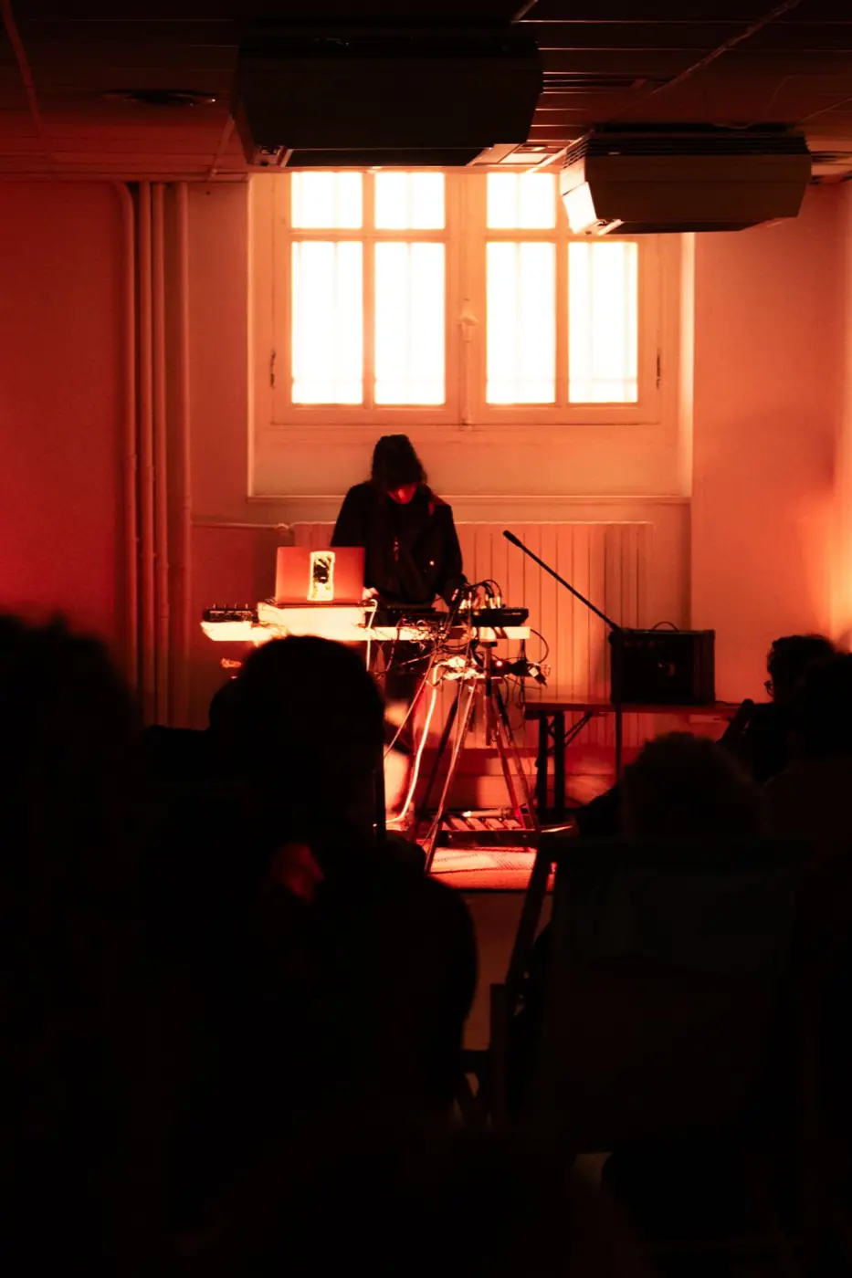 More than nowhere – Soirée de sortie — événement — 13-14 septembre 2025 — Paris, France — avec Alanas Gurinas & Sholto Dobie, Gaston Pelouse, Générique mardi et Yippie's quest, Jenya Kukoverov… — photo 23 sur 23 — Distance Press