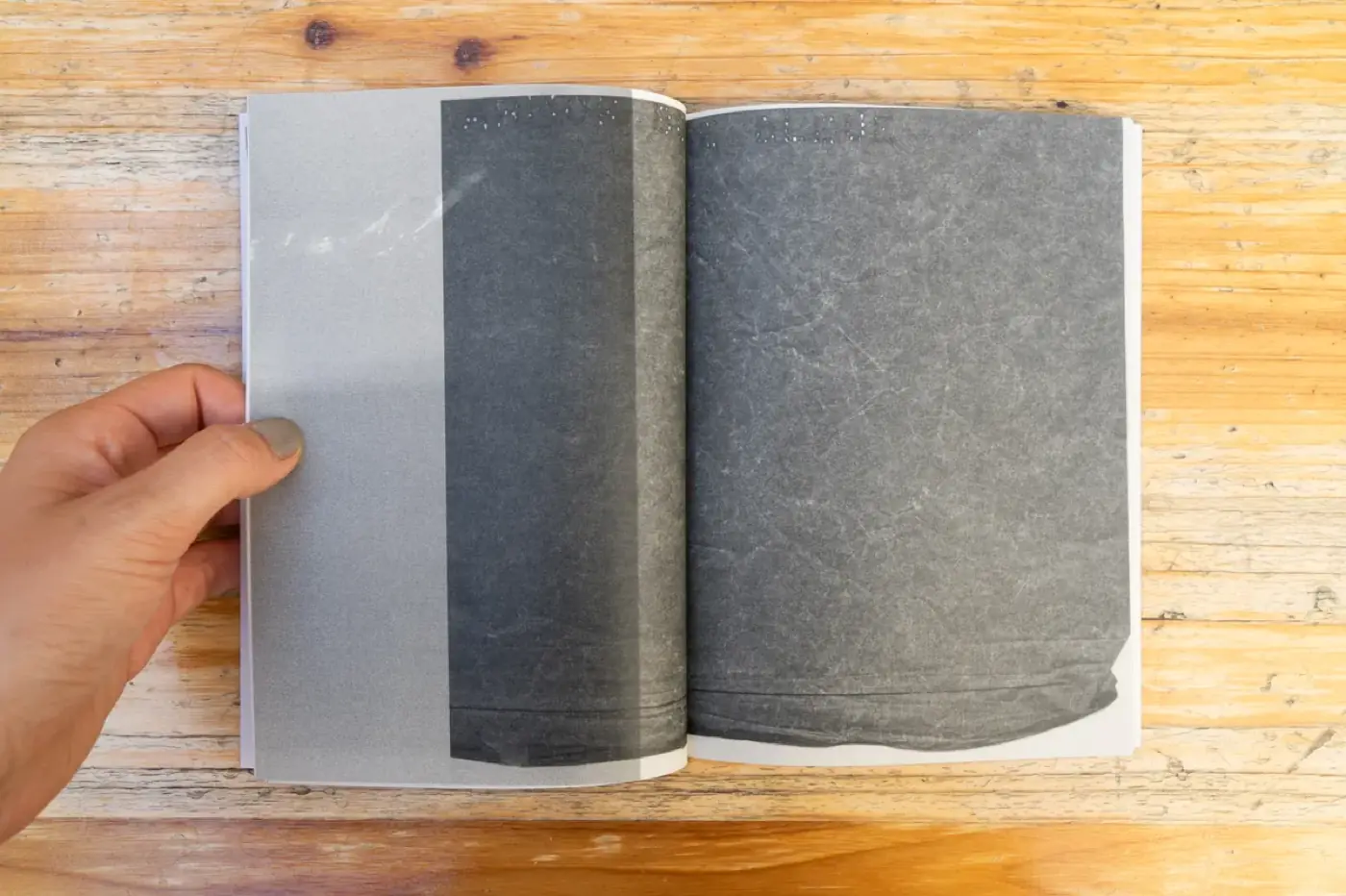 Shadow casting compilation — livre — octobre 2025 — avec Aiste Marija Stankevičiūtė, Amentia Siard Brochard, Arslane Smirnov, Faustine Duval… — photo 5 sur 17 — Distance Press